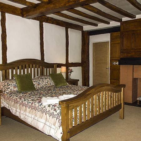 The Three Gables Apartment Стратфорд на Ейвън Екстериор снимка