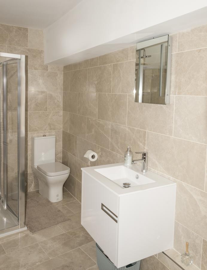 The Three Gables Apartment Стратфорд на Ейвън Екстериор снимка