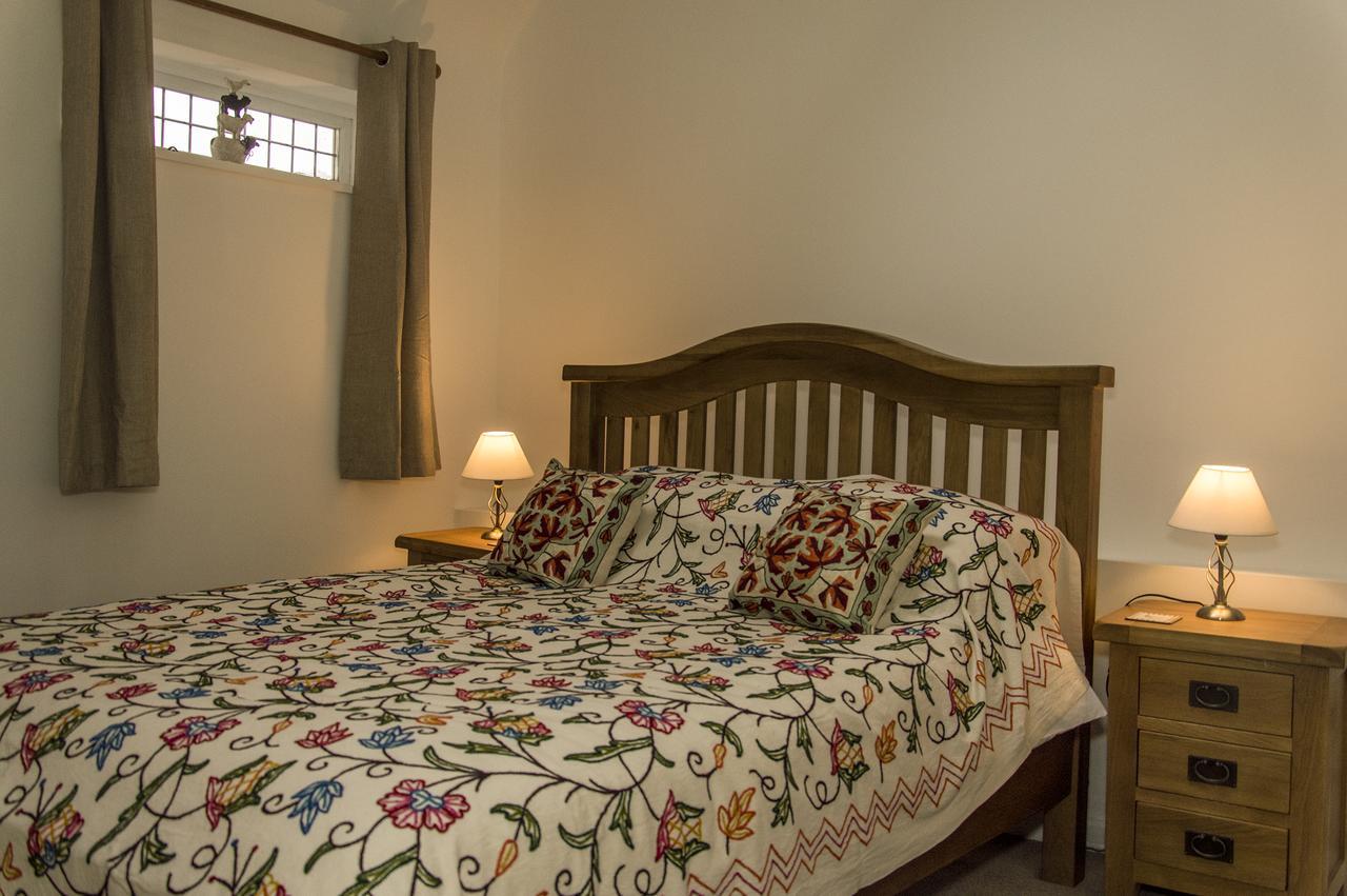 The Three Gables Apartment Стратфорд на Ейвън Екстериор снимка